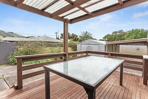 Outdoor dining - Intrigue FREE WI-FI l Family Home (Apollo Bay)