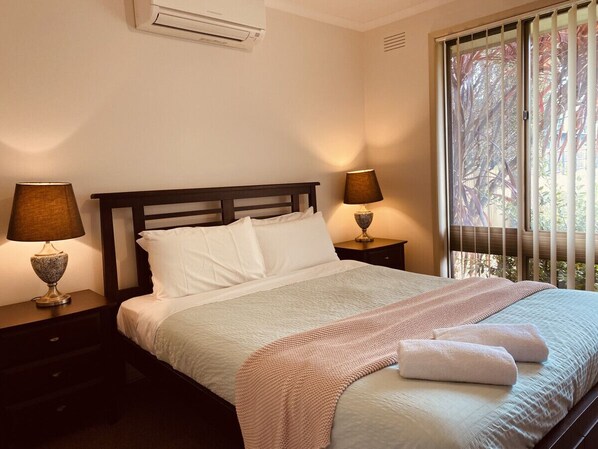 3 bedrooms, desk, iron/ironing board, free WiFi