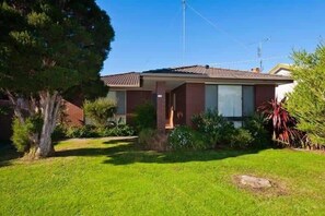 Exterior - Intrigue FREE WI-FI l Family Home (Apollo Bay)