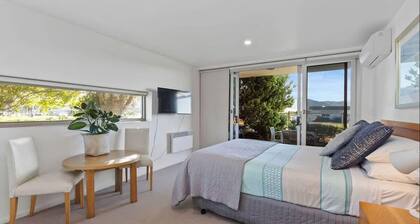 Apollo opposite Ocean ~Studio Apartment Free Wi-Fi