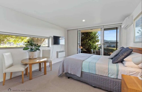 Apollo opposite Ocean ~Studio Apartment Free Wi-Fi