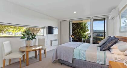 Apollo opposite Ocean ~Studio Apartment Free Wi-Fi