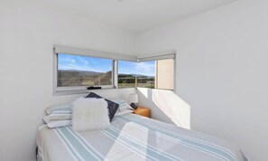 3 bedrooms, iron/ironing board, free WiFi, bed sheets - Apollo Ocean Apartment - 2 Bedroom Free Wi-Fi (Apollo Bay)