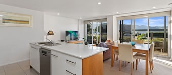 Apollo Blue Ocean View Unit -1A Free WIFI