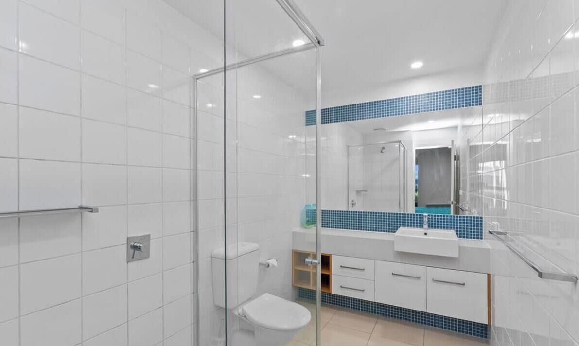Shower, hair dryer, shampoo
