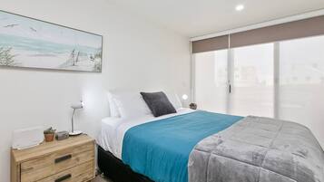 3 bedrooms, desk, iron/ironing board, travel cot