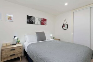 3 bedrooms, iron/ironing board, free WiFi, bed sheets