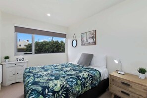 3 slaapkamers, een strijkplank/strijkijzer, gratis wifi, beddengoed
