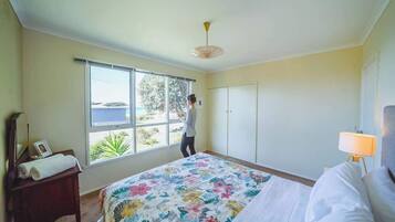 3 bedrooms, iron/ironing board, free WiFi, bed sheets