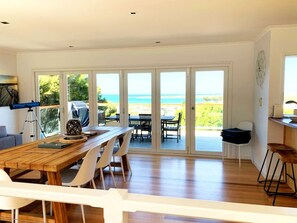 Dining - Nicks House · Apollo Ocean Blue FREE WI-FI (Apollo Bay)