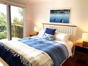 3 chambres, bureau, fer et planche à repasser, lit parapluie