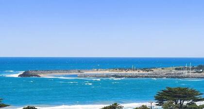 Apollo Ocean Blue Ocean View Wi-Fi Pet Friendly
