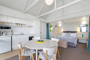 1 habitación, escritorio, tabla de planchar con plancha y wifi gratis 