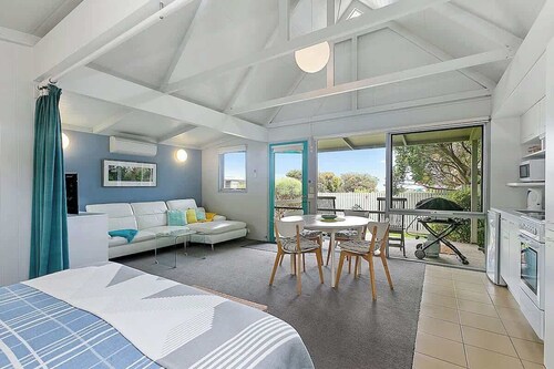 Bay Beach Studio Opposite the Beach and Main Shops