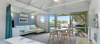 Bay Beach Studio Opposite the Beach and Main Shops