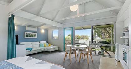 Bay Beach Studio Opposite the Beach and Main Shops