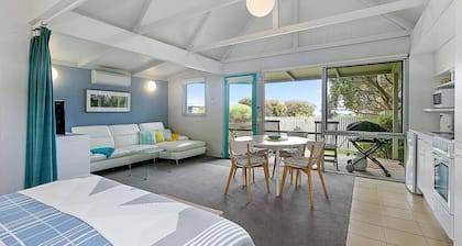 The Bay Beach Studio - Free Wifi
