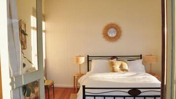 2 habitaciones, escritorio, tabla de planchar con plancha y wifi gratis