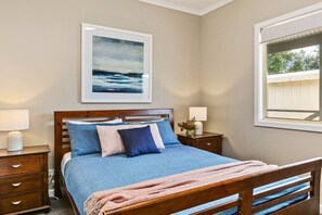 5 bedrooms, desk, iron/ironing board, WiFi