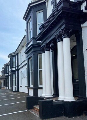 Front of property - Burlington Hotel (Sandown)