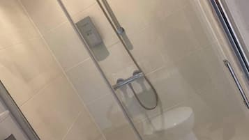 Deluxe Double Room | Bathroom | Towels