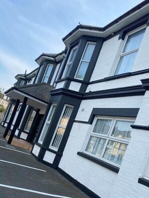 Front of property - Burlington Hotel (Sandown)