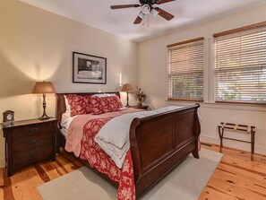 3 bedrooms, iron/ironing board, Internet, bed sheets