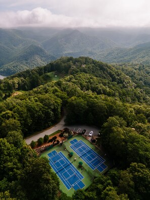 Sport court - 111 Millstone Lane at Bear Lake Reserve (Tuckasegee)