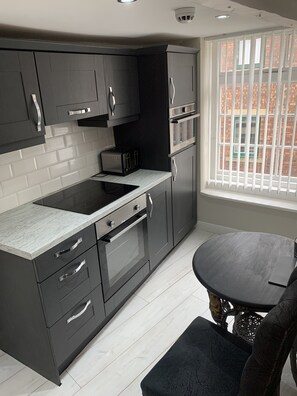 Apartment | Private kitchen | Fridge, microwave, oven, stovetop - Impeccable 1-bed Apartment in the Heart of Hexham (Hexham)