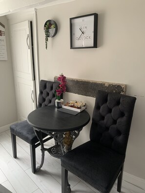 Living room - Impeccable 1-bed Apartment in the Heart of Hexham (Hexham)