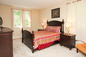 3 bedrooms, iron/ironing board, internet, bed sheets