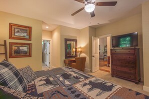 3 多间卧室、熨斗/熨衣板、上网接入、床单