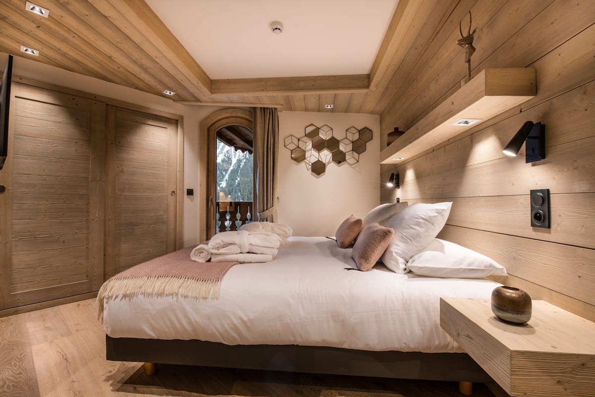 Apartment | 4 bedrooms, in-room safe, desk, soundproofing
