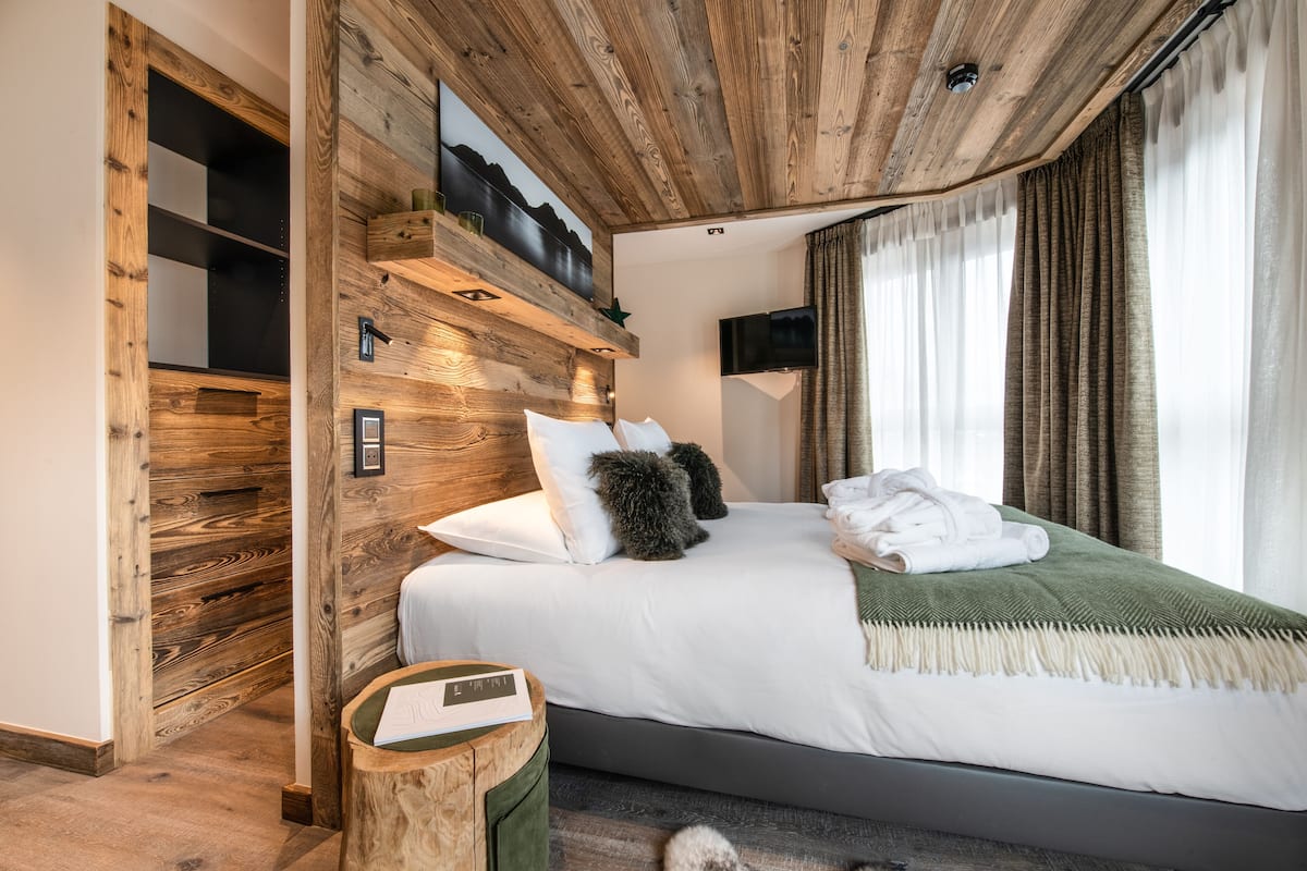 Apartment | 4 bedrooms, in-room safe, desk, soundproofing