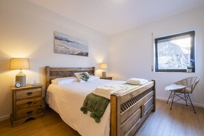 3 chambres, fer et planche à repasser, lit parapluie, Wi-Fi gratuit