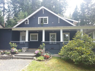 Craftsman Duplex in Old Town Issaquah - Free Wi-Fi