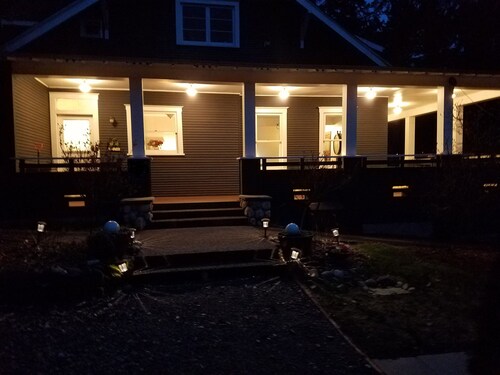 Craftsman Duplex in Old Town Issaquah - Free Wi-Fi