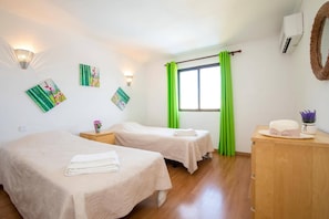 6 chambres, fer et planche à repasser, Wi-Fi gratuit, draps fournis