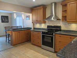 Fridge, microwave, oven, stovetop - Puslinch Lake Waterfront (Puslinch)