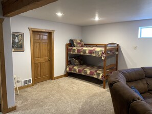 Interior - Beartracks Retreat (Dubois)