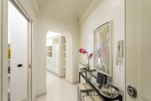 Interior - Stylish, new apartment, seconds from Spanish Steps (Roma)