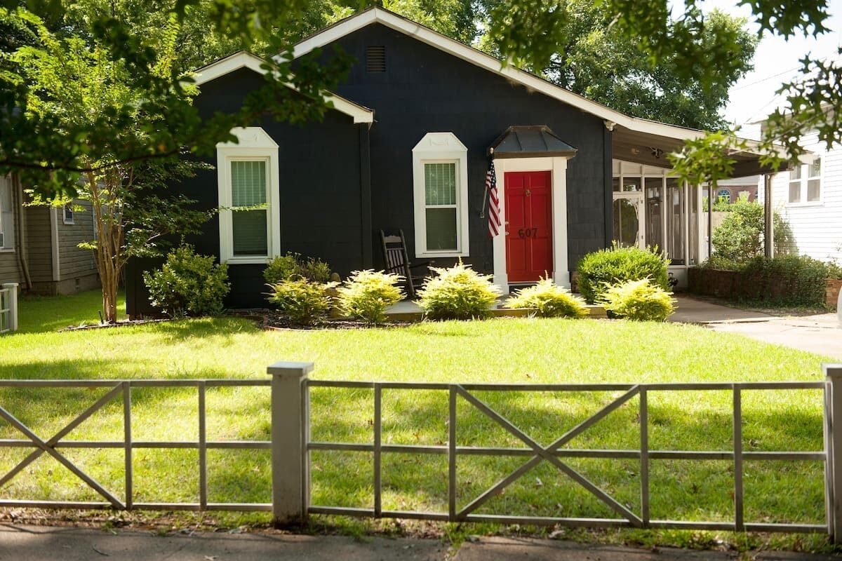 Cozy Bungalow in Historic District