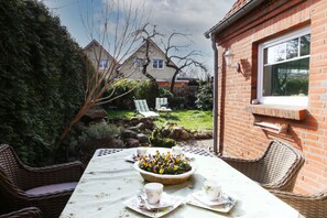 تناول الطعام بالخارج