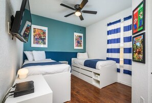 3 bedrooms, iron/ironing board, travel cot, free WiFi - Beautiful Modern Condo | 3021 (Orlando)