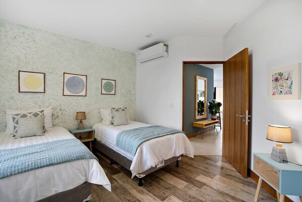 2 slaapkamers, een strijkplank/strijkijzer, reisbedje, gratis wifi