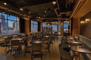 2 บาร์/เลานจ์