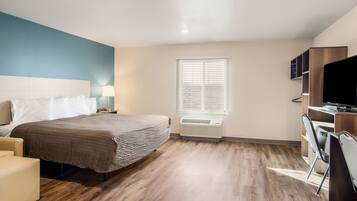 書桌、手提電腦工作空間、遮光窗簾/窗簾、免費 Wi-Fi