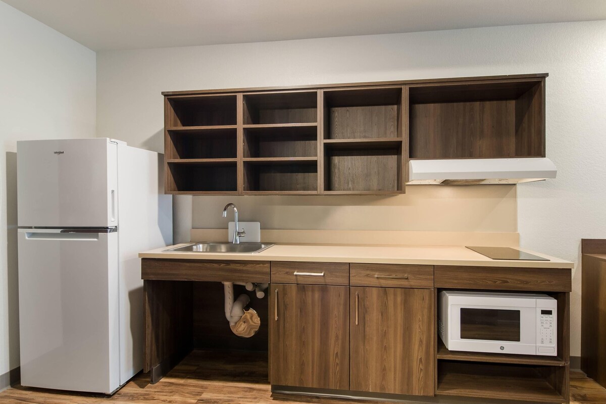 Desk, laptop workspace, blackout drapes, WiFi (free)