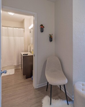 Interior - University Suite "C" (Marion)