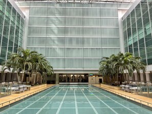 Outdoor pool, a heated pool - Luxury 1-bedroom in Hotel AKA Brickell Residence (Miami)